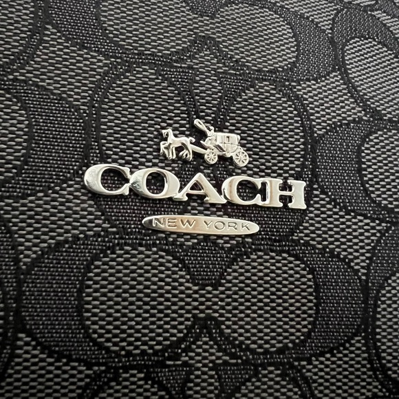 Coach 36314 Dufflette in
Signature Jacquard Leather
Black Smoke EUC - Picture 16 of 16